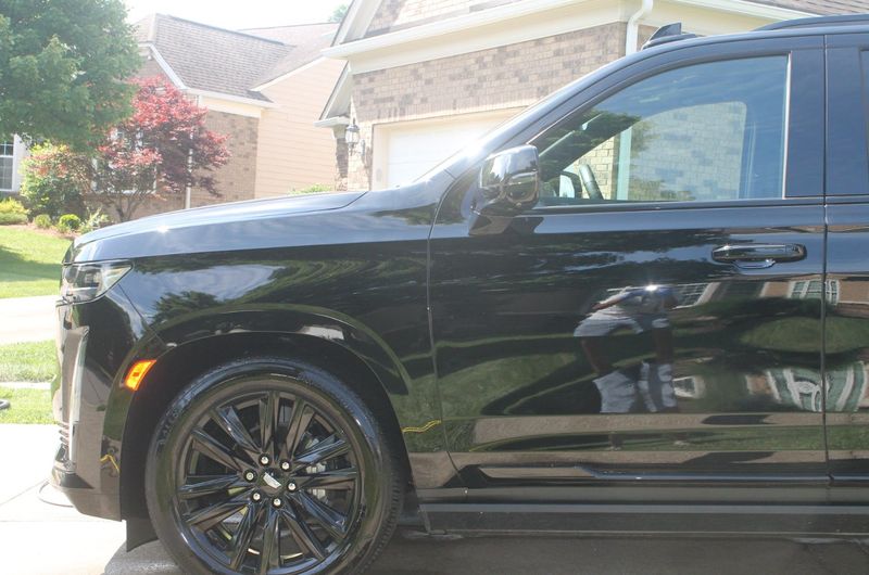 Cadillac Escalade — Exterior Detail — Driver Side Profile